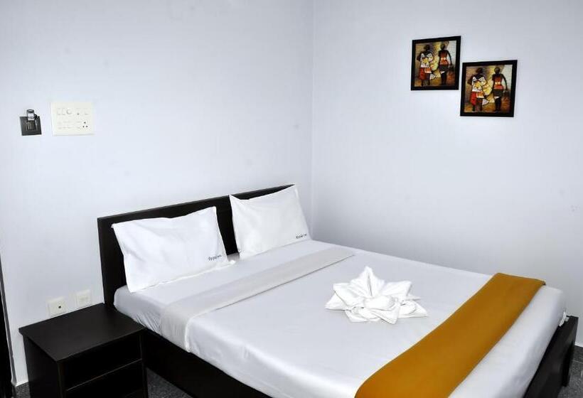 酒店 Royaleinn Sirkali