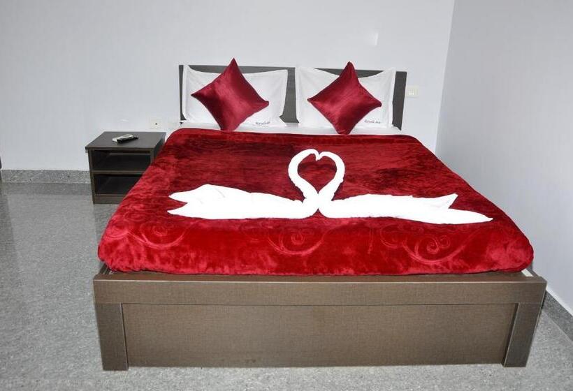 酒店 Royaleinn Sirkali