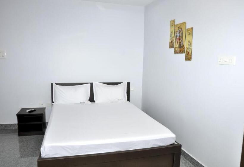 酒店 Royaleinn Sirkali