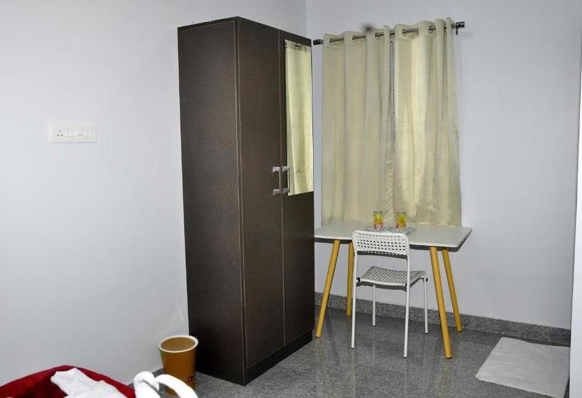 酒店 Royaleinn Sirkali