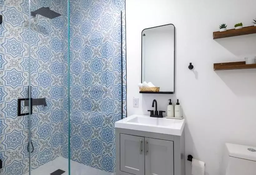 پانسیون Blue Door   Miami Studio
