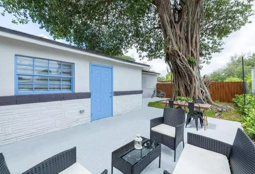پانسیون Blue Door   Miami Studio