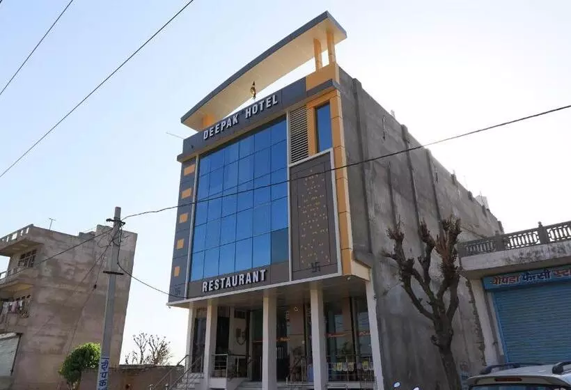 Collection O Deepak Hotel And Restaurant