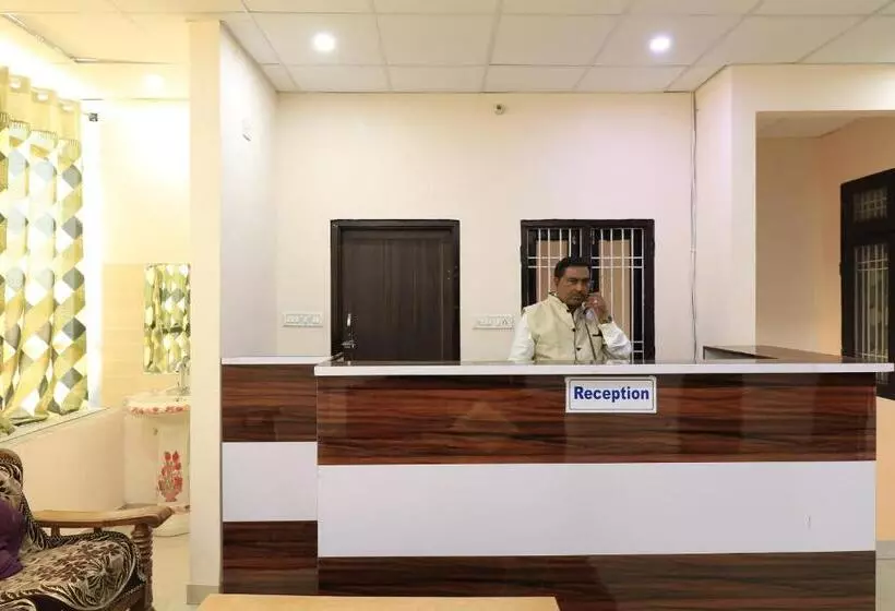 Collection O Deepak Hotel And Restaurant