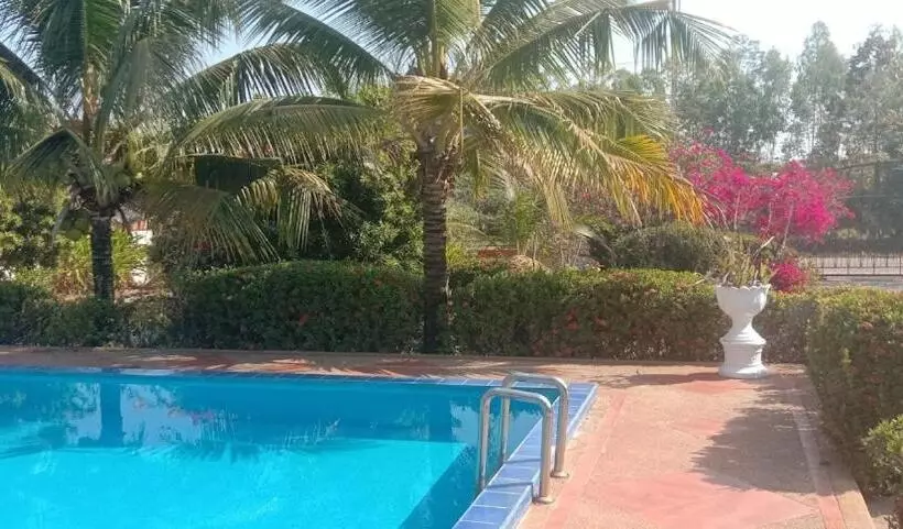 ペンション Bungalow 36 M2 Sur Terrain 400m2 Avec Piscine Privée A 12km De Ban Dung