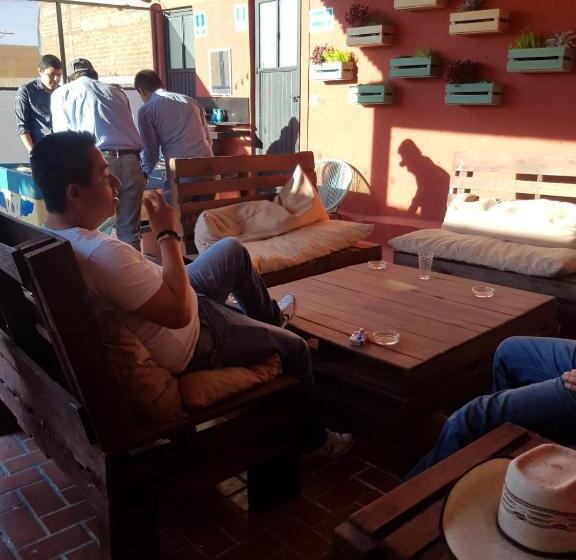 پانسیون Casa Hostal Family Inn