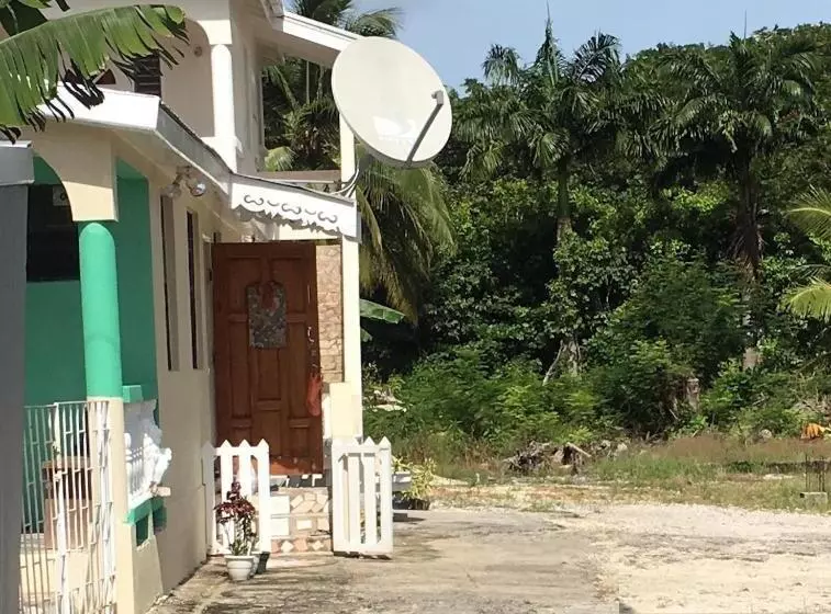 پانسیون Coconut Cottage