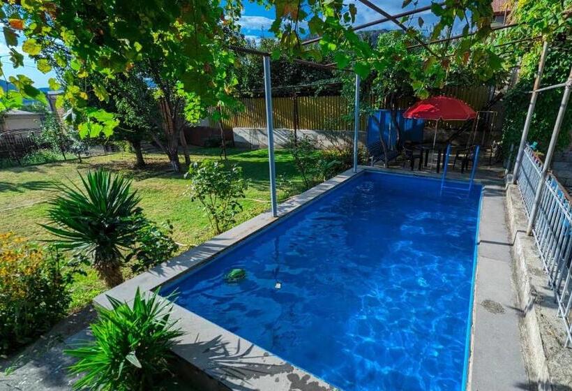 پانسیون Guest House Green Veranda