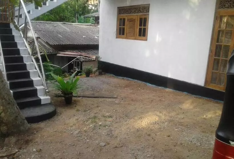 ペンション Rivi Sanda Villa & Apartment Hikkaduwa