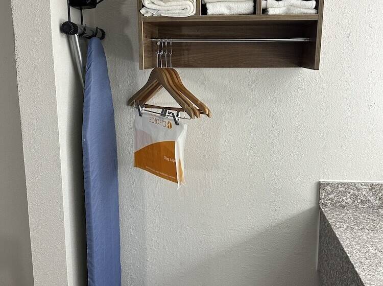 הוסטל Quality Inn