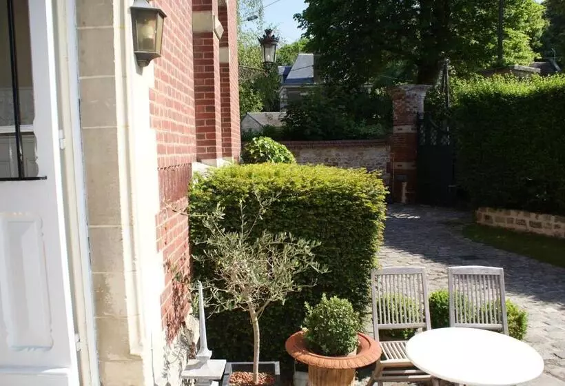 ベッドアンドブレックファースト Les Hortensias