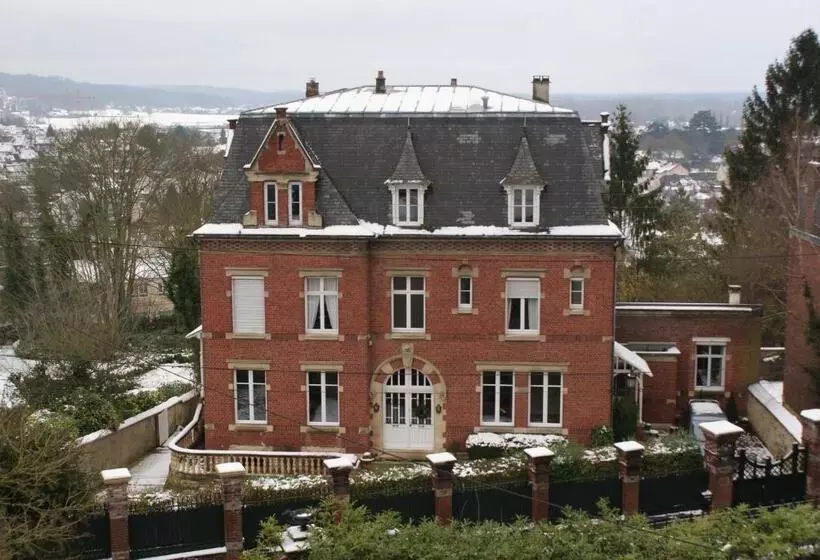 ベッドアンドブレックファースト Les Hortensias