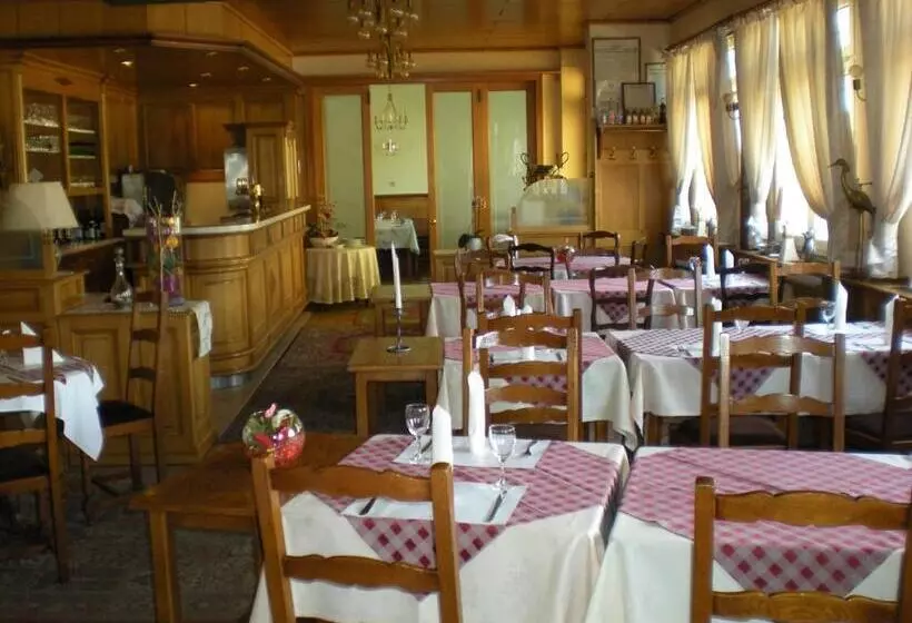 ホテル Hôtel Restaurant à L Etoile