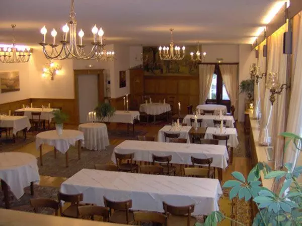 ホテル Hôtel Restaurant à L Etoile