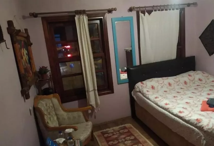 Hotelli Sirince Gargamelin Evi