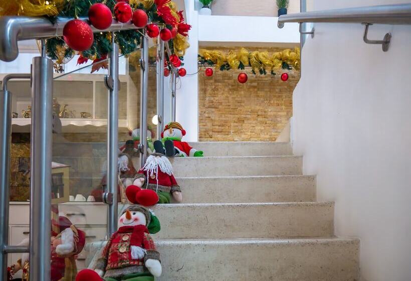 בית מלון כפרי The Royalty Inn