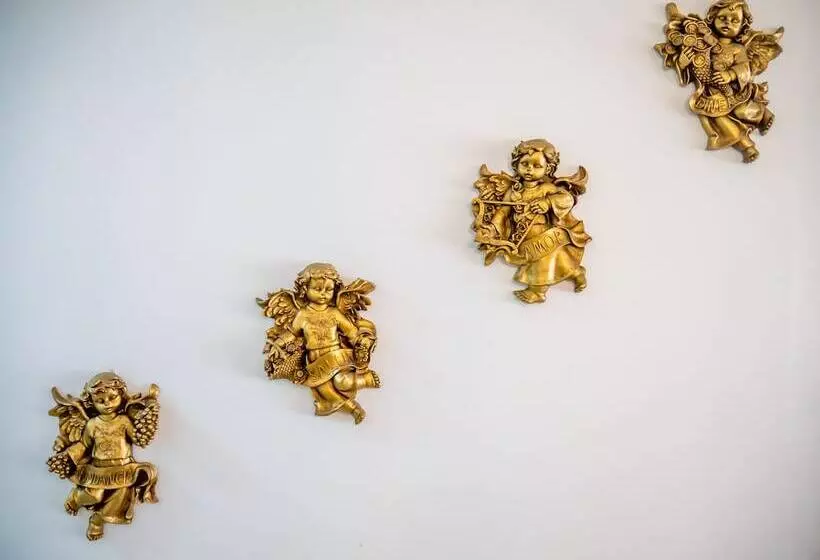 Hotelli The Royalty Inn