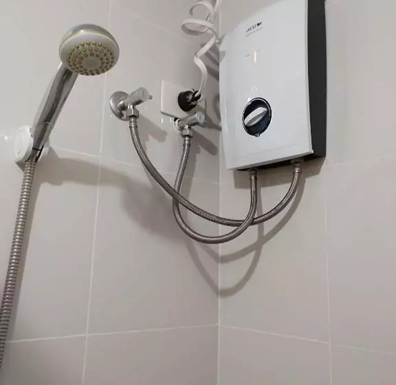 هاستل Nearby Airport T3 At Stamford Mckinley Hill Few Walk To Venice Piazza T116f
