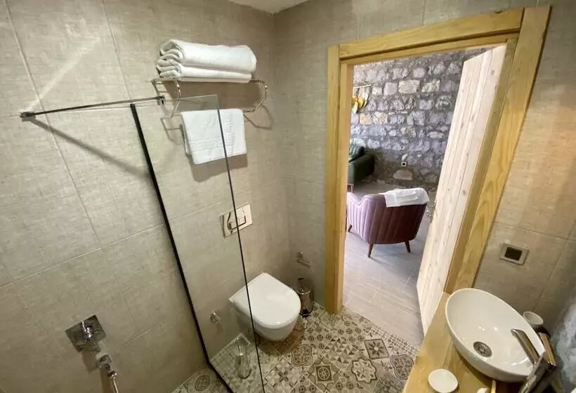 Assos Karadut Taş Otel