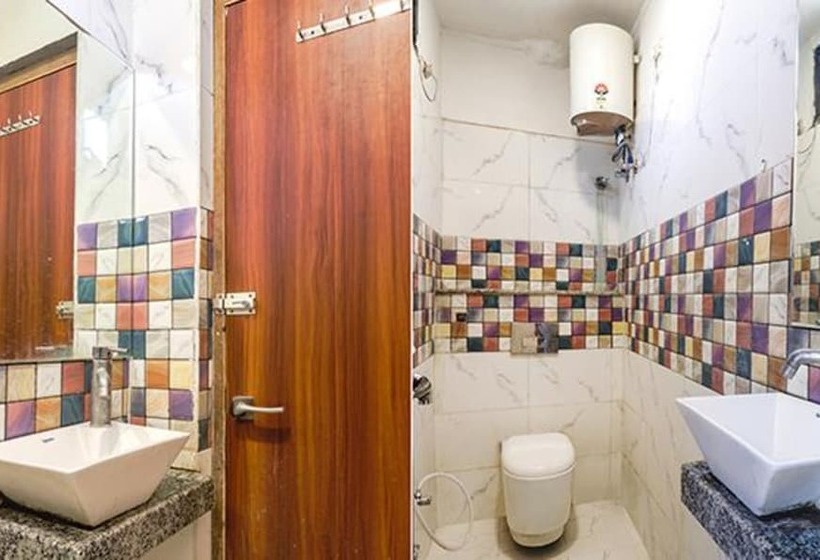 Fabhotel Royal Aanandam