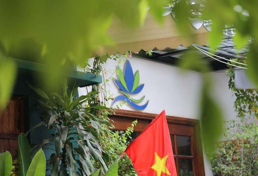 هتل Flower Beachstay & Coffee