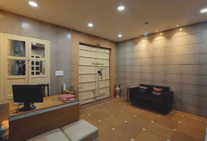 בית מלון כפרי Hinduja Haveli Gulab Sagar