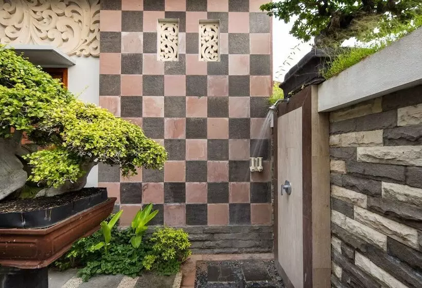 ホテル Jineswari Kuta By Kamara