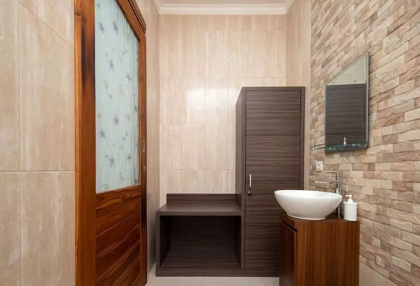 ホテル Jineswari Kuta By Kamara