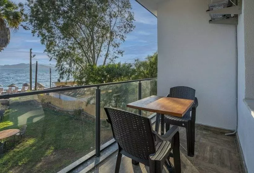 Hotelli Kensington Kerdime Beach