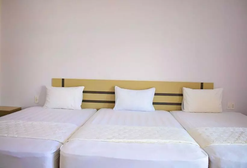 هتل Lily Bungalow