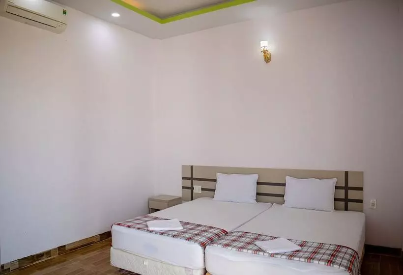 هتل Lily Bungalow