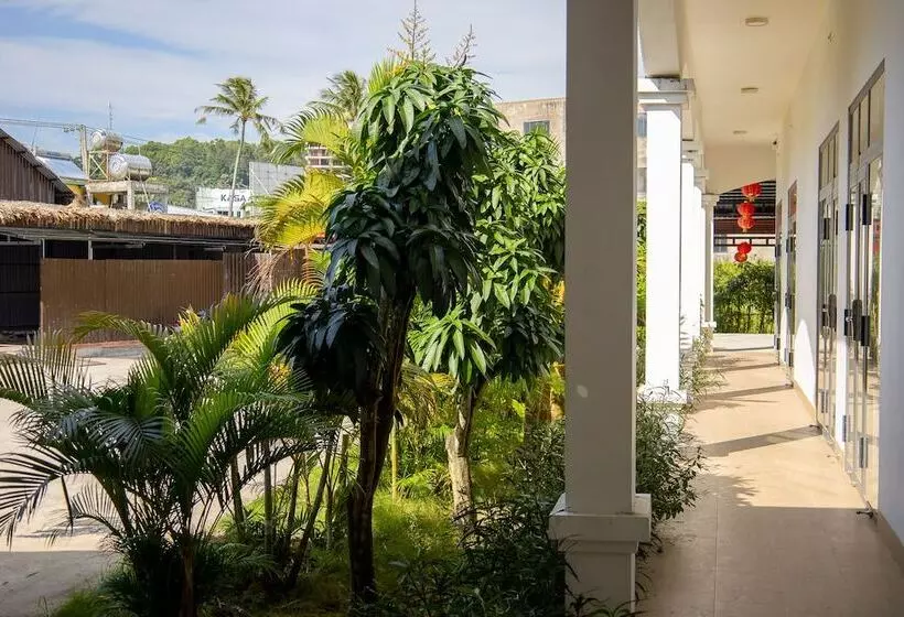هتل Lily Bungalow