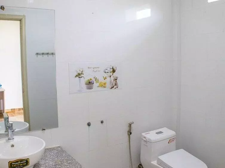 هتل Lily Bungalow