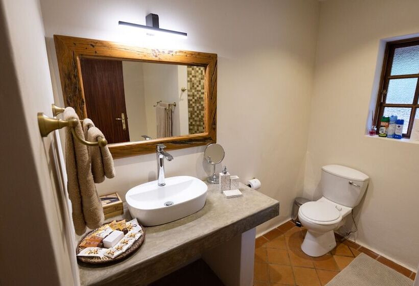 فندق Milima Big 5 Safari Lodge