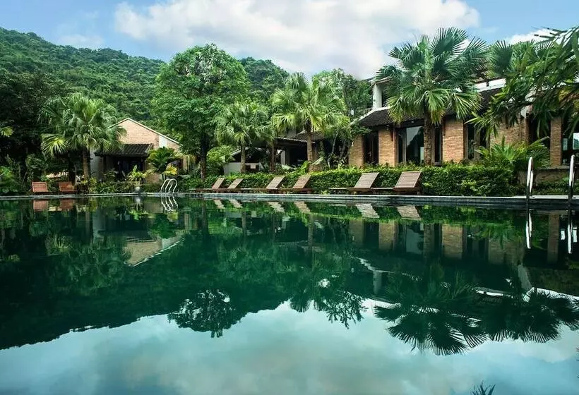 هتل Nham Village Resort