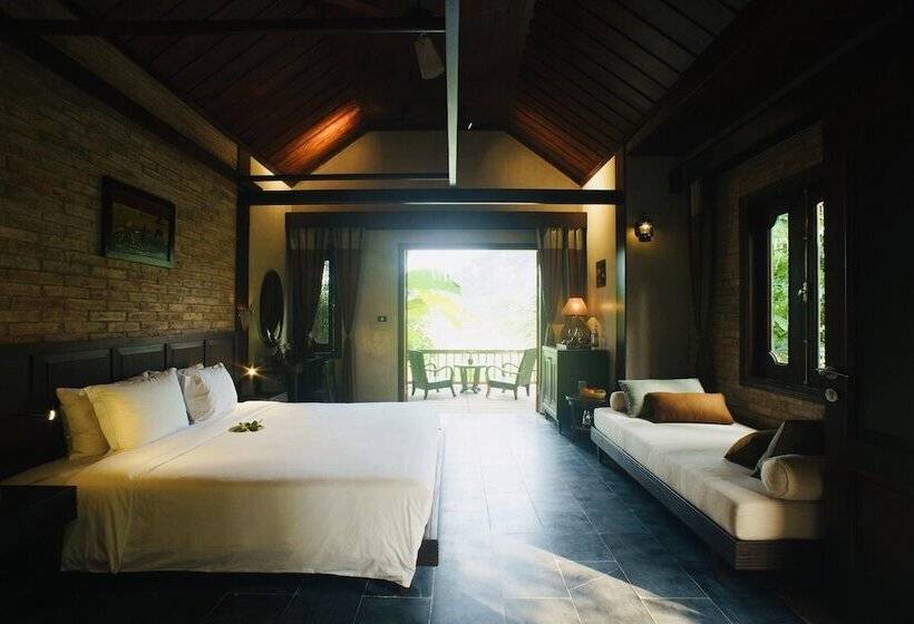 هتل Nham Village Resort