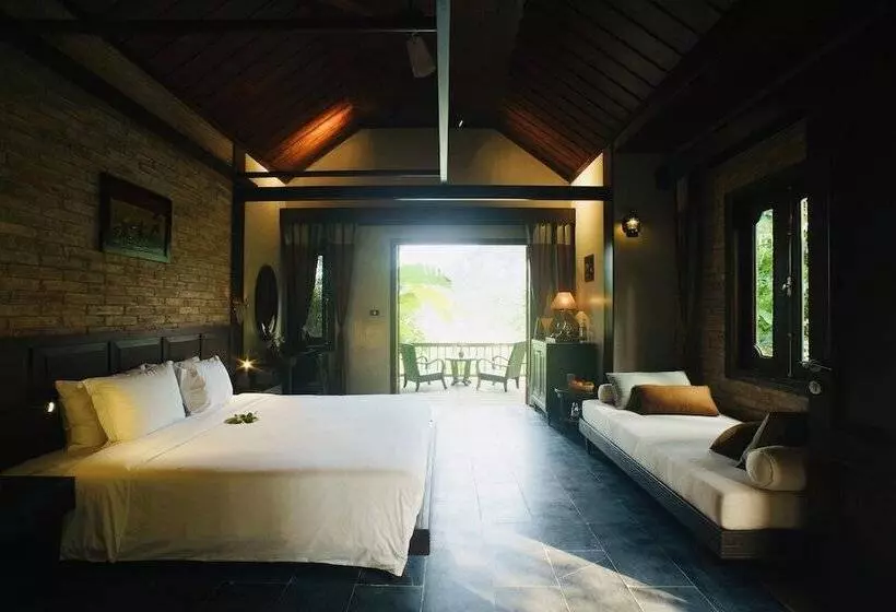 هتل Nham Village Resort