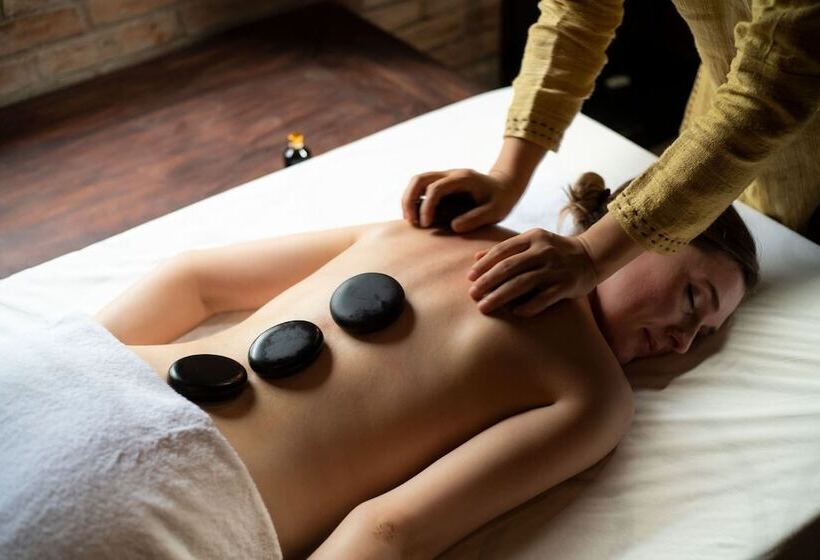 هتل Nham Village Resort