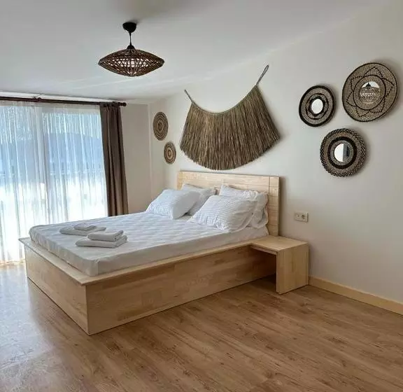 ホテル The Roof Ada