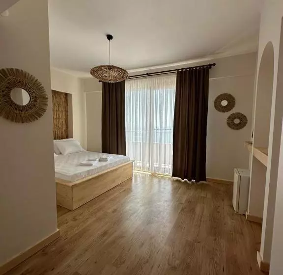 ホテル The Roof Ada