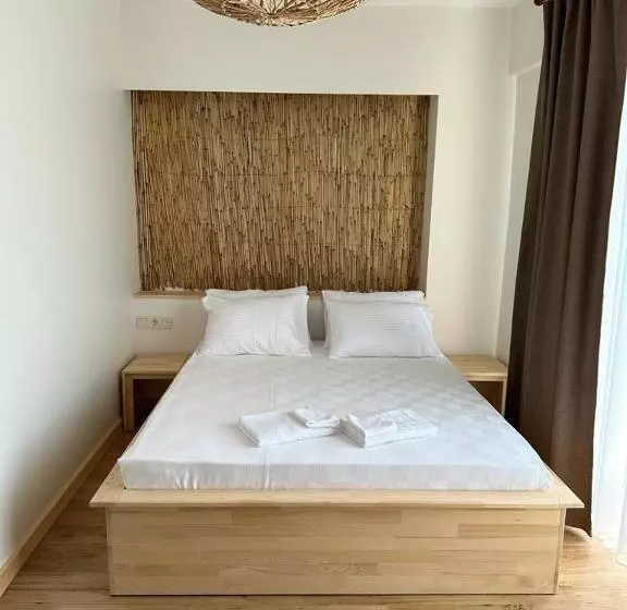 ホテル The Roof Ada