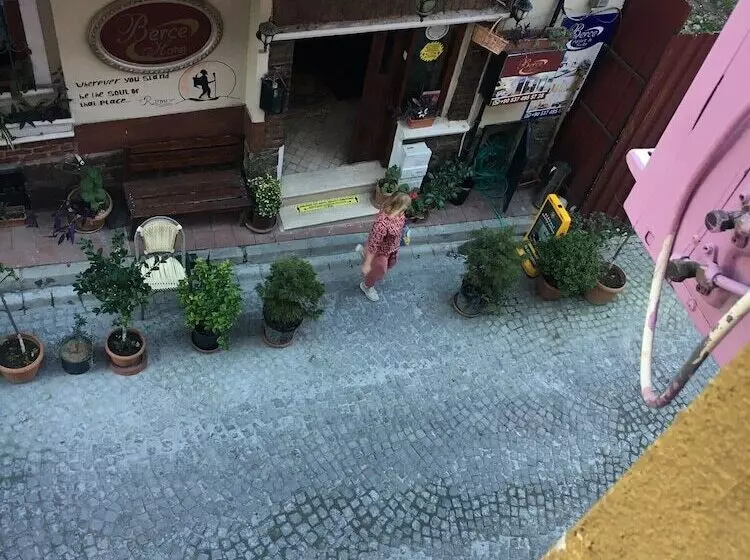 ペンション Marmarahouse & Apartment