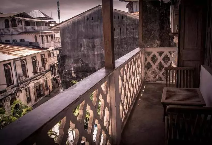 تختخواب و صبحانه Stone Town Cafe And Bed &breakfast