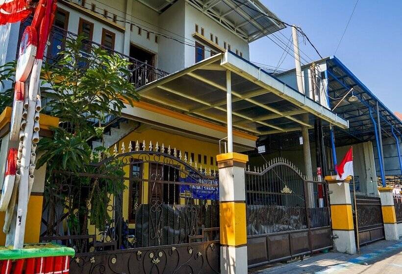 Hotel Nurul Hikmah Homestay Syariah & Sport Center By Oyo