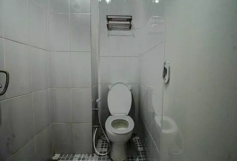 هتل Nurul Hikmah Homestay Syariah & Sport Center By Oyo
