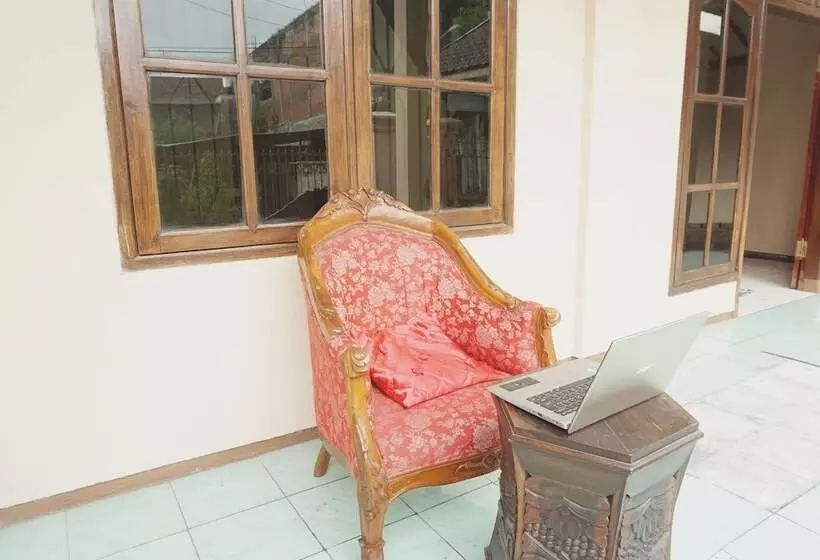 Hotelli Oyo 93055 Fathin