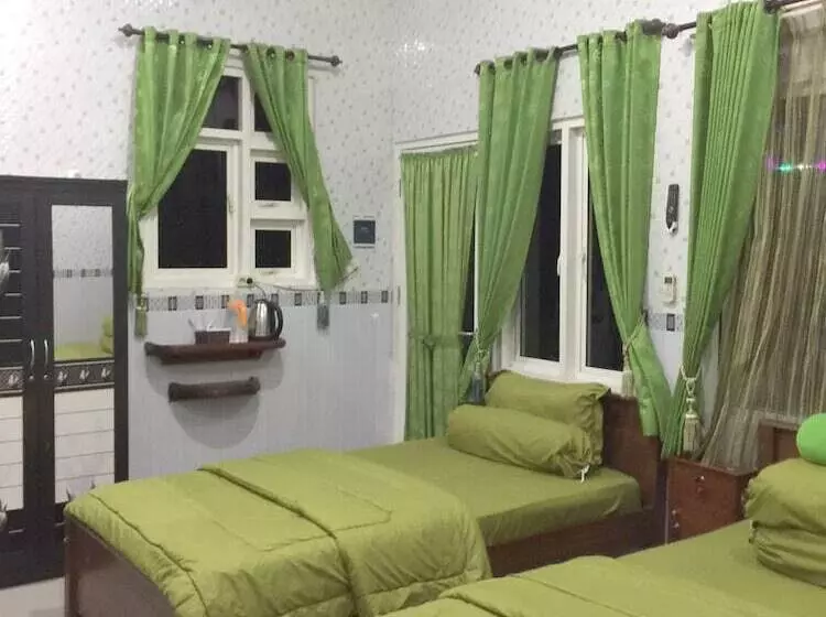 Hotelli Oyo 93055 Fathin