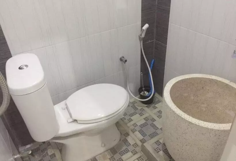 Hotelli Oyo 93055 Fathin