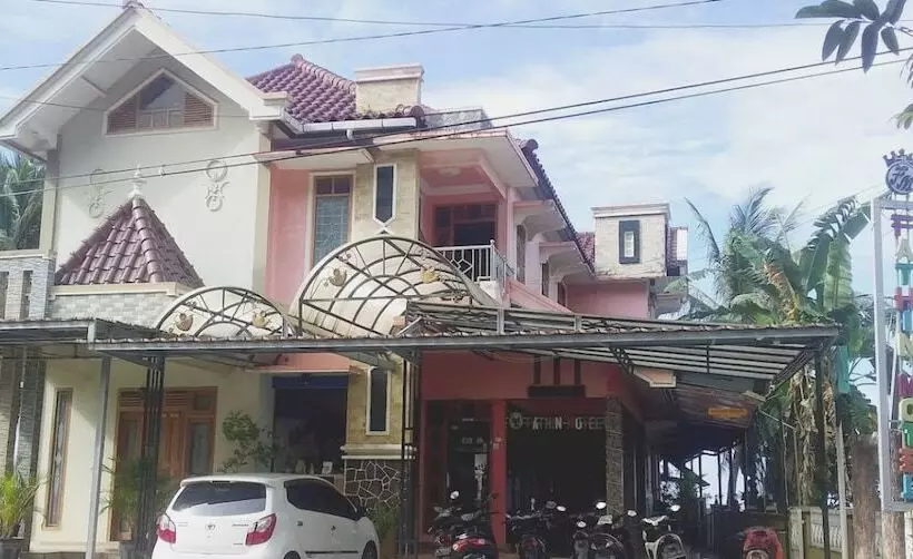 Hotelli Oyo 93055 Fathin