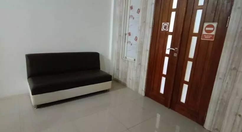 Hotelli Spot On 92458 Azeela Kost Syariah